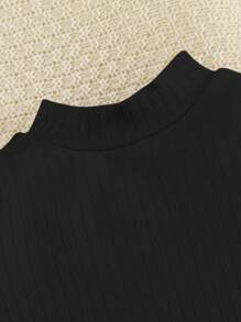 SHEIN 2入組男嬰字母補丁細節小高領T恤 - 黑與白 - 查看 4