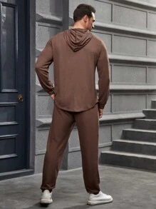Manfinity Homme 男士大码貼布細節抽繩連帽衫和運動褲 - 咖啡棕 - 查看 2
