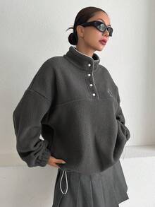 DAZY Thỏ Thêu Nút Nửa Thả vai Áo nỉ - Màu xám đen - Xem 3