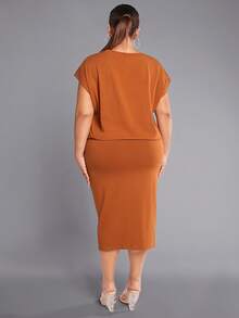 Shein Sxy 女士加大尺寸翅膀和字母印花t恤裙套裝,新年女裝套裝