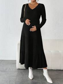 SHEIN 孕婦V領條紋針織洋裝 - 黑色 - 查看 1