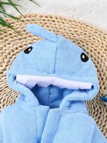 SHEIN Bebis Pojke Tecknat Broderi 3D Öron Design Huva Bälte Flanell Kostym Fjäderbeklädnad