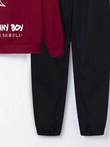 SHEIN 男大童日文和人像圖案連帽衫和腰部抽繩衛褲 - 酒紅色 - 查看 3