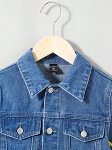 SHEIN Cậu bé Tween 1 Miếng Đồ họa Chữ cái Túi có nắp Áo khoác denim - Rửa tối - Xem 4