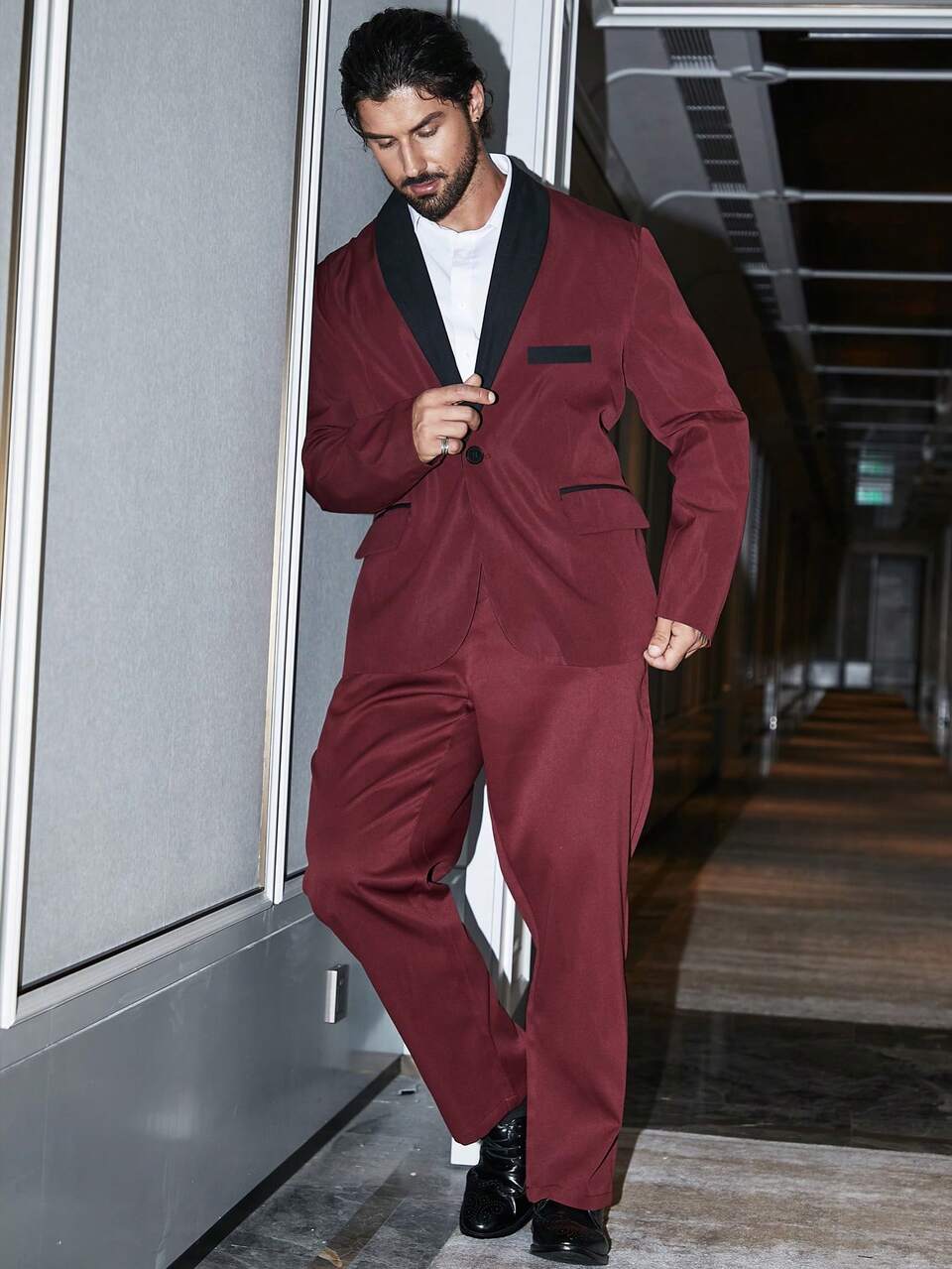 Men Plus Contrast Panel Shawl Collar Blazer & Pants