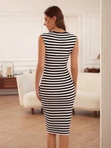 GENKIRA Vestido de punto ajustado con patrón de rayas de cuello asimétrico - Blanco y Negro - Ver 2