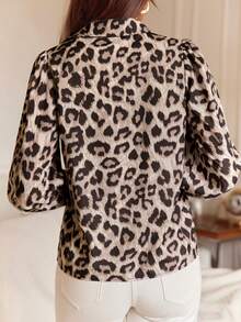 SHEIN Frenchy Camisa con estampado de leopardo de cuello V - Multicolor - Ver 7