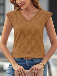 SHEIN Clasi 蕾絲拼接貝殼邊V領網眼刺繡T恤 - 卡其色 - 查看 5