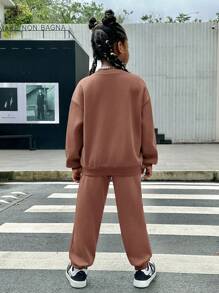 SHEIN Tween Girl Letter Graphic Drop Shoulder Hoodie & Sweatpants - Khaki - View 2