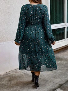 Calvaya 大碼滿版印花喇叭袖荷葉邊繫腰帶洋裝 - 墨綠色 - 查看 2