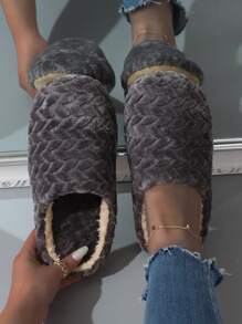 女性濃烈香調軟底家居拖鞋,鳳梨絲絨,靜音,防滑,室內