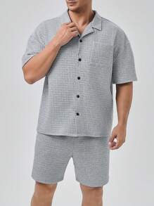 Manfinity VCAY Loose Plus Size Men Solid Pocket Front T-Shirt And Shorts Set