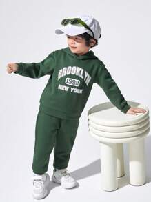 SHEIN Chàng trai trẻ Đồ họa Chữ cái Áo Hoodie & Quần thể thao - màu xanh lá - Xem 1