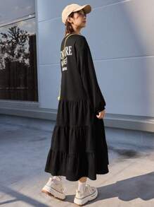 FRIFUL 字母图案落肩荷叶边下摆罩衫连衣裙，秋装 - 黑色 - 查看 1