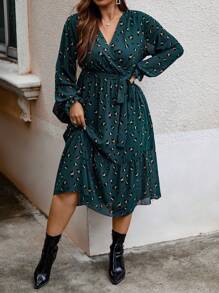 Calvaya 大碼滿版印花喇叭袖荷葉邊繫腰帶洋裝 - 墨綠色 - 查看 4