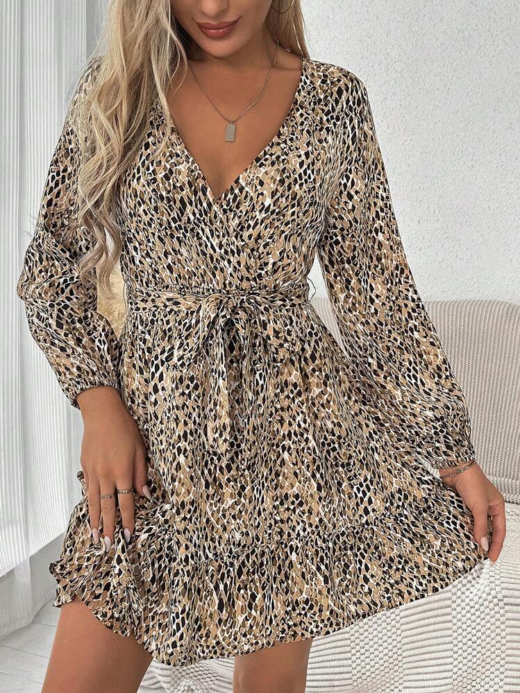 SHEIN Frenchy Vestido con cinturón con estampado bajo con fruncido - Blanco - Ver 4