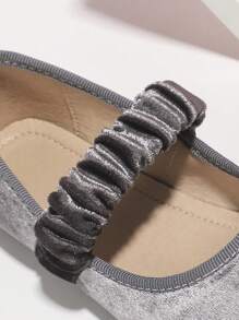 女童复古天鹅绒软底公主鞋，适合大童和小女孩，低鞋面设计，适合跳舞，秋冬季 - 灰色 - 查看 4