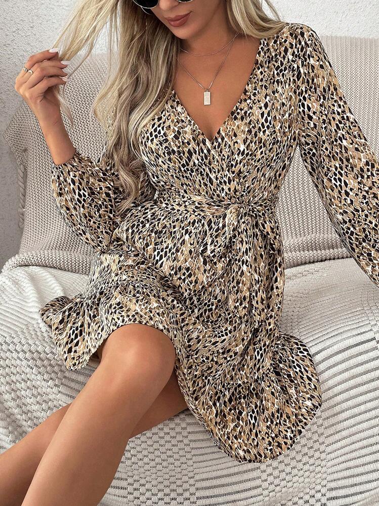 SHEIN Frenchy Vestido con cinturón con estampado bajo con fruncido - Blanco - Ver 5