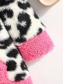 SHEIN 女小童豹紋圖案字母補丁細節連帽絨毛外套無毛衣 - 彩色 - 查看 3