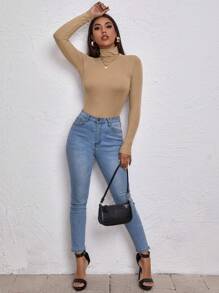 RueChic 素色高領修身T恤工作服 - 卡其色 - 查看 5