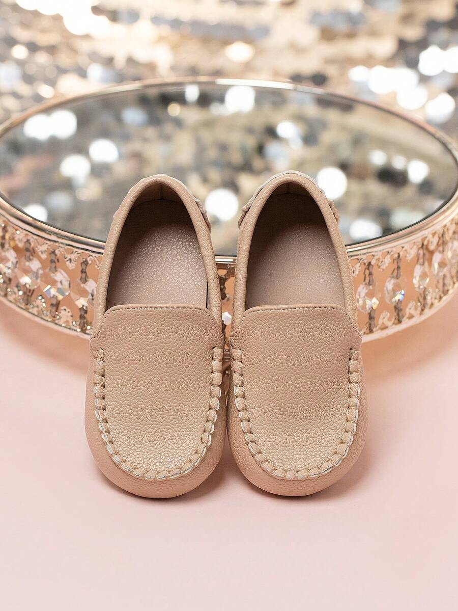 男孩簡約風&時尚樂福鞋,女孩舒服的步行鞋