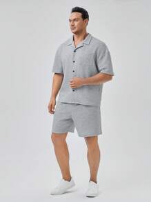 Manfinity VCAY Loose Plus Size Men Solid Pocket Front T-Shirt And Shorts Set