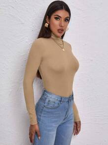 RueChic 素色高領修身T恤工作服 - 卡其色 - 查看 7