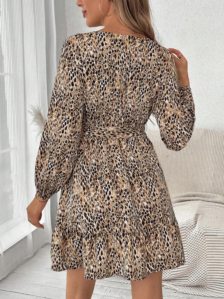 SHEIN Frenchy Vestido con cinturón con estampado bajo con fruncido - Blanco - Ver 2