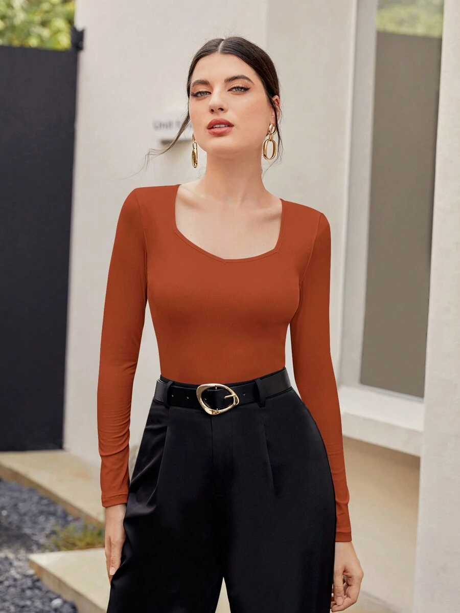 Mulvari Chất rắn Cổ Trái tim Áo thun - Màu nâu Mocha - Xem 1