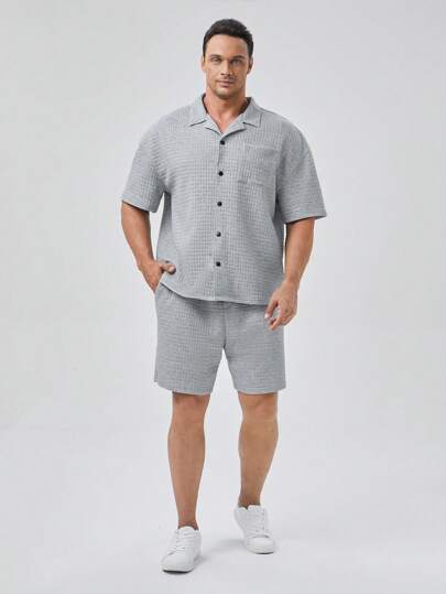 Manfinity VCAY Loose Plus Size Men Solid Pocket Front T-Shirt And Shorts Set