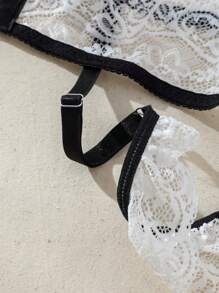 花卉蕾絲鋼圈吊帶襪內衣套裝 - 白色 - 查看 5