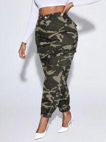 SHEIN EZwear Talla grande Jeans cargo con estampado de camuflaje con bolsillo con solapa