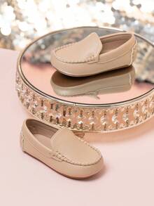 男孩簡約風&時尚樂福鞋,女孩舒服的步行鞋