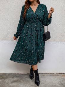 Calvaya 大碼滿版印花喇叭袖荷葉邊繫腰帶洋裝 - 墨綠色 - 查看 3