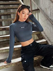 SHEIN EZwear 字母補丁細節插肩袖短款T恤 - 深灰色 - 查看 4