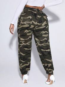 SHEIN EZwear Talla grande Jeans cargo con estampado de camuflaje con bolsillo con solapa