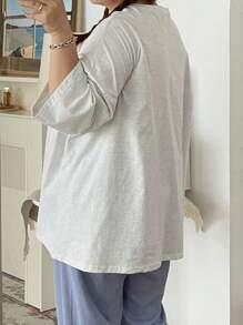 Dazy Plus Letter Print T-Shirt - Light Grey - View 2