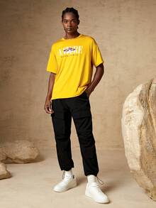 In My Nature 男士字母圖案落肩袖戶外T恤 - 黃色 - 查看 3