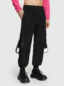 ROMWE MEN Street Life 男士翻蓋口袋帶扣細節工裝褲 - 黑色 - 查看 3