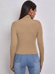 RueChic 素色高領修身T恤工作服 - 卡其色 - 查看 3