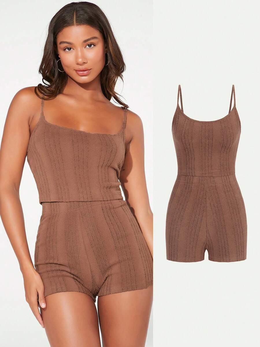 SHEIN BASICS 素色吊帶上衣&騎行褲套裝 - 棕色 - 查看 1