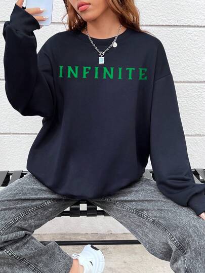 STROM NIGHT 艺术家字母图案落肩运动衫，适合假期、冬季、度假、节日