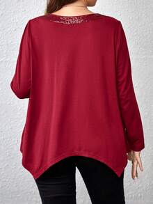 EMERY ROSE Hơn Ren tương phản Viền không đối xứng Áo thun - Màu Đỏ Sâu - Xem 2