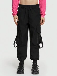 ROMWE MEN Street Life 男士翻蓋口袋帶扣細節工裝褲 - 黑色 - 查看 4