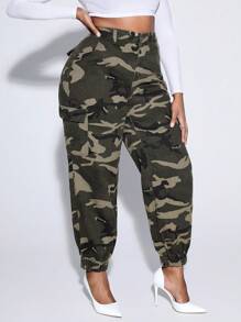 SHEIN EZwear Talla grande Jeans cargo con estampado de camuflaje con bolsillo con solapa