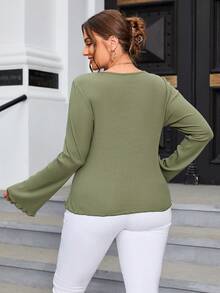 SHEIN Essnce 大碼半排扣荷葉袖T恤 - 軍綠色 - 查看 2