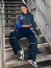 SHEIN EZwear 字母補丁細節插肩袖短款T恤 - 深灰色 - 查看 5