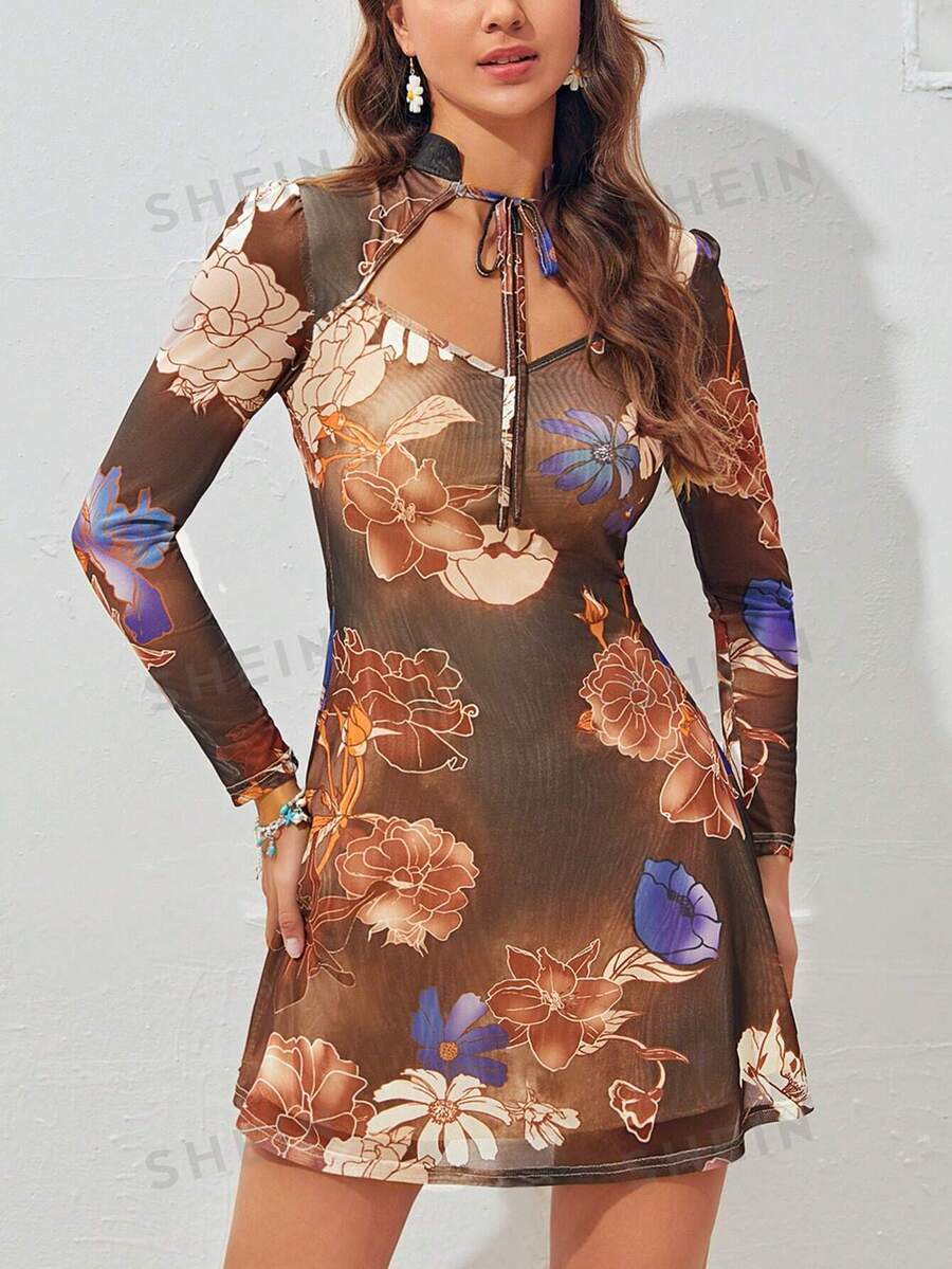 SHEIN Unity Vestido con estampado floral de cuello con cordón con abertura delantera de malla - Multicolor - Ver 1