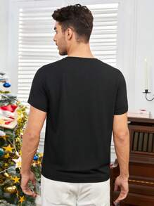 Manfinity Homme 圣诞三个小矮人印花常规版型休闲黑色男式 T 恤 - 黑色 - 查看 5