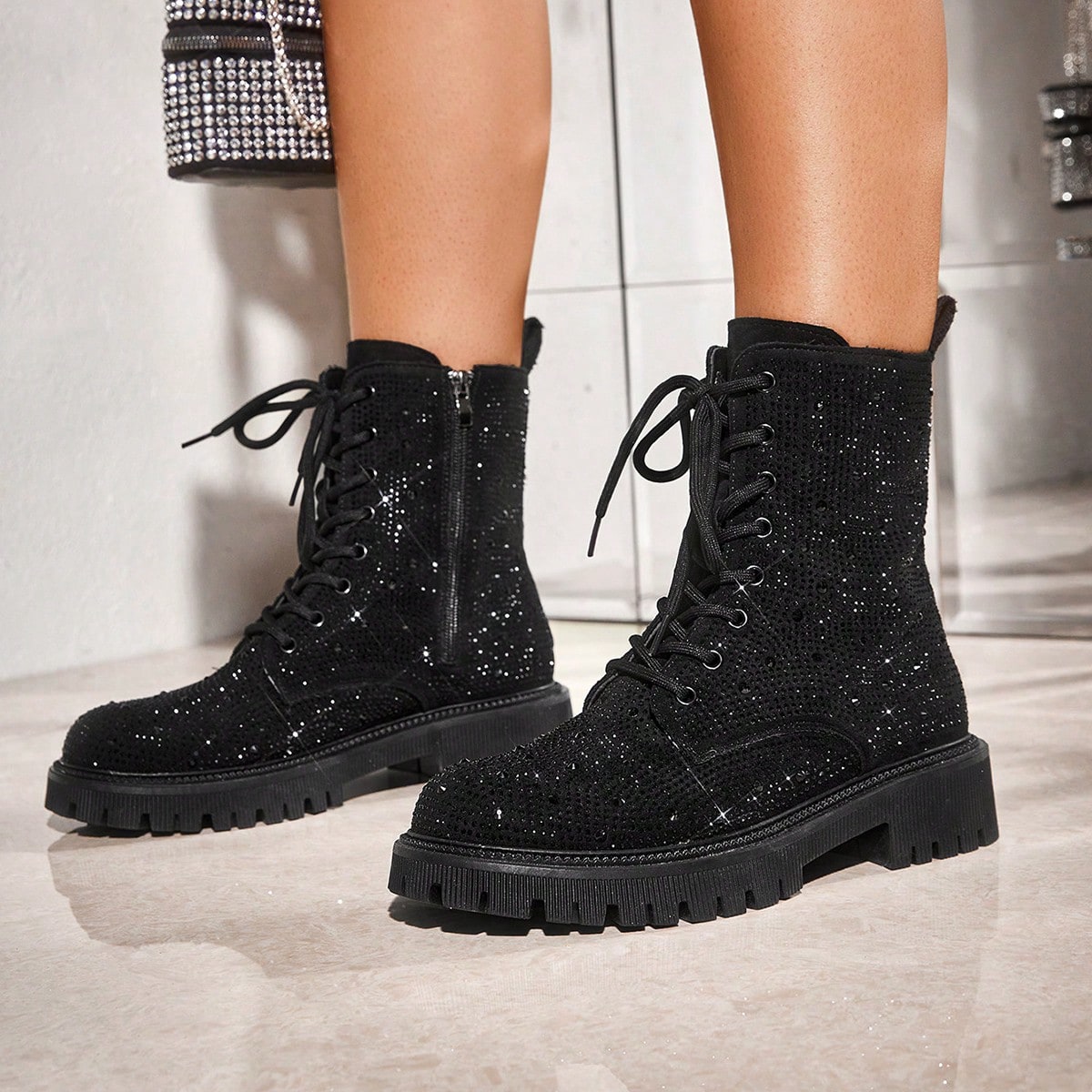 Botas de combate negras brillantes de moda para mujer con rhinestones decorativos y cordones para verano, Y2K, punk, calle, deportivo, Navidad, Año N